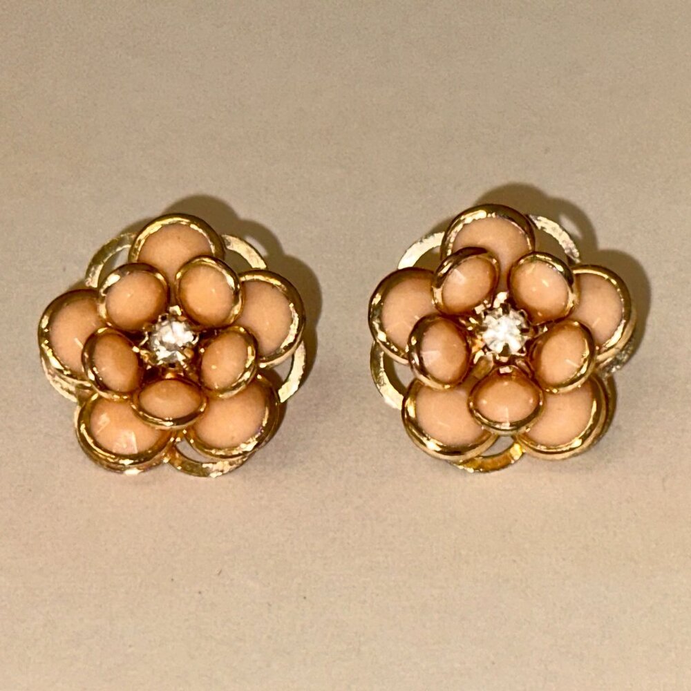 vintage flower-shaped stud earrings with rhinestone in the middle